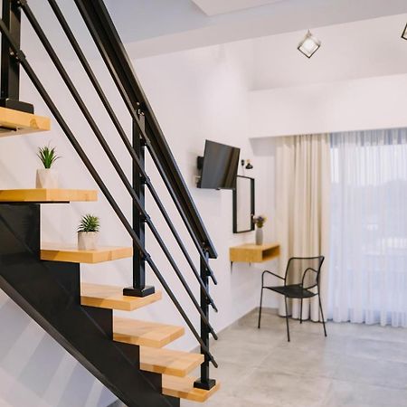 يميناريا Blue Stone Luxury Suites المظهر الخارجي الصورة