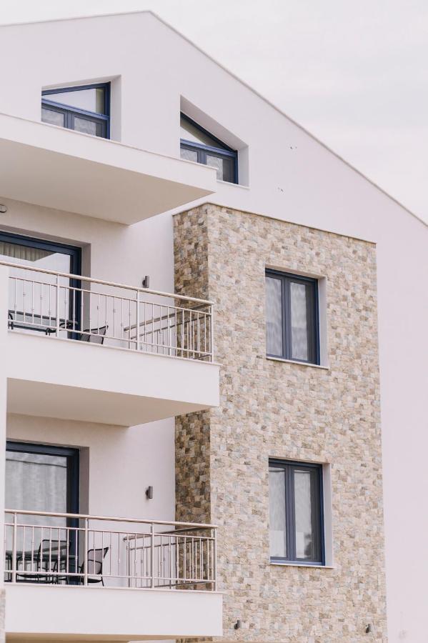 يميناريا Blue Stone Luxury Suites المظهر الخارجي الصورة